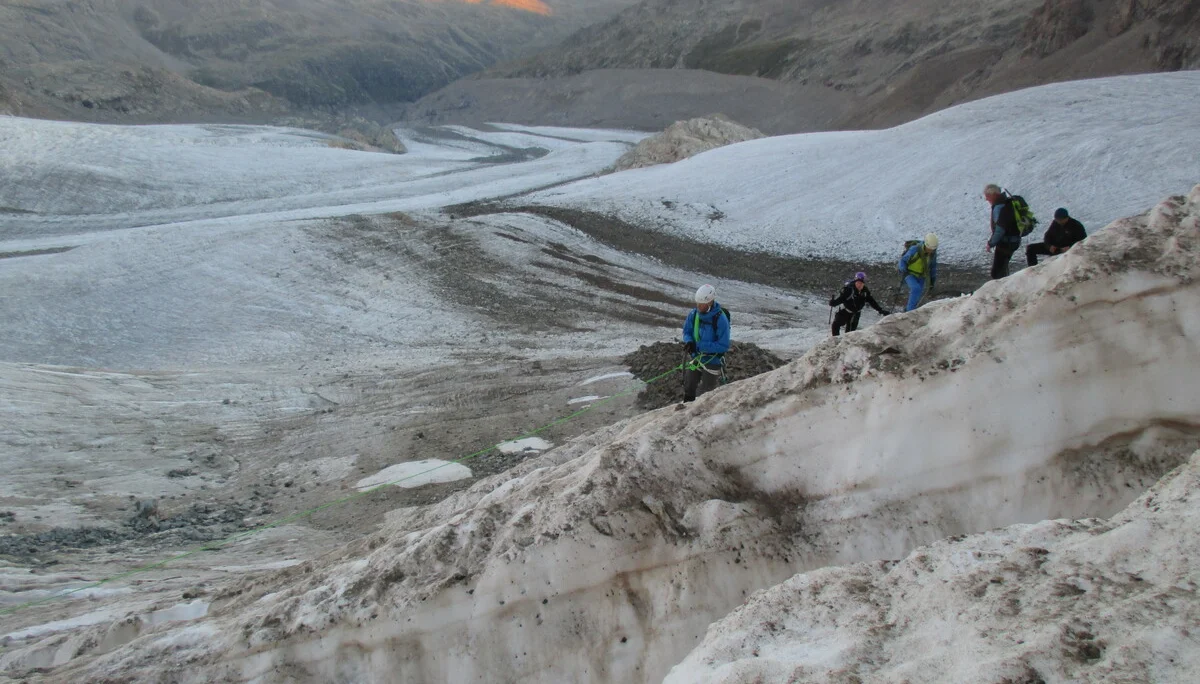 Gletscherspalten im Morgengrauen am Piz Palü | © Paul Hoffmann 2023