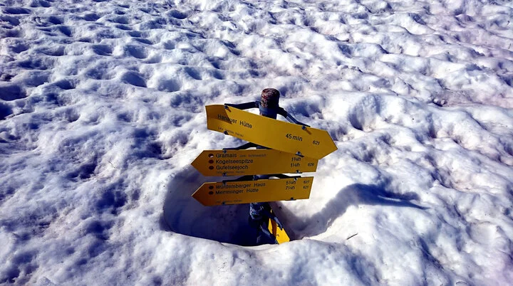 Wegweiser im Schnee 2018 | © DAV Sektion Magdeburg