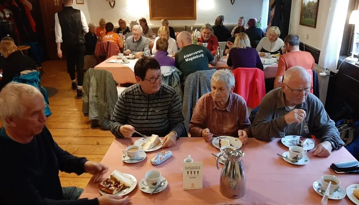 Kaffeetrinken im Forsthaus | © DAV Magdeburg