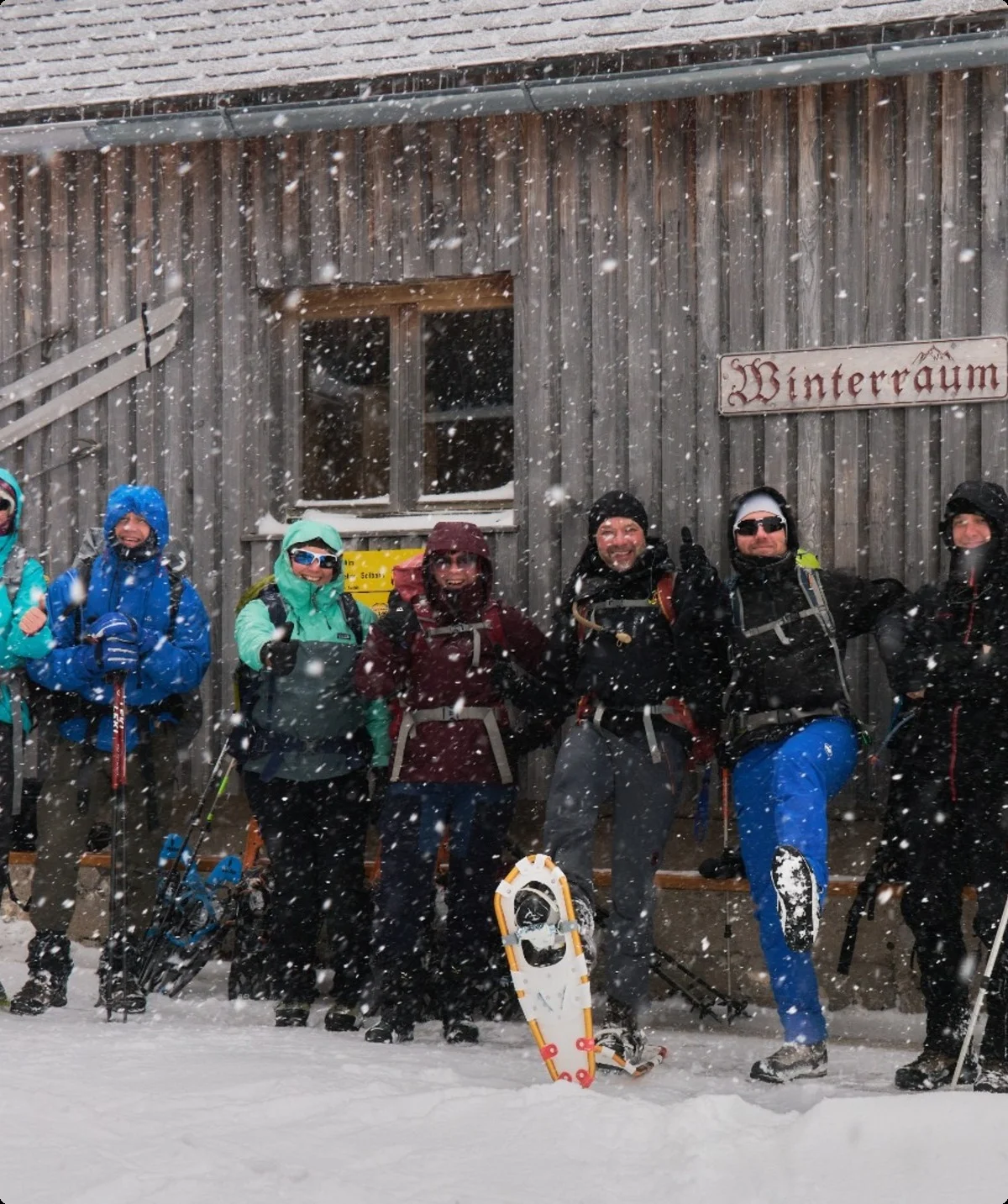 Gruppenfoto am Wiesberghaus, Februar 2023 | © Alexander Goebel 2023