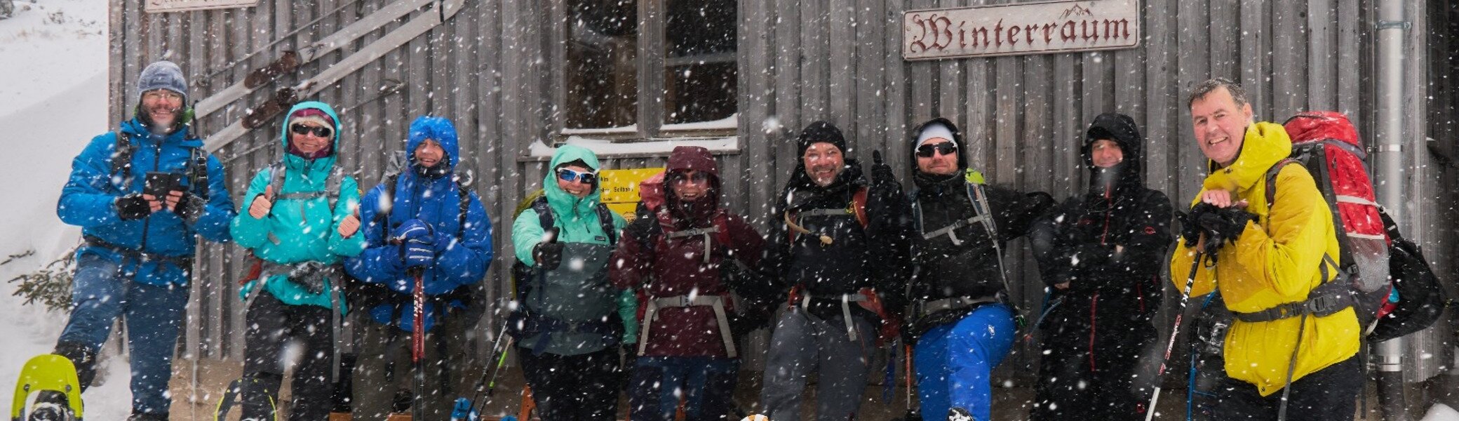 Gruppenfoto am Wiesberghaus, Februar 2023 | © Alexander Goebel 2023