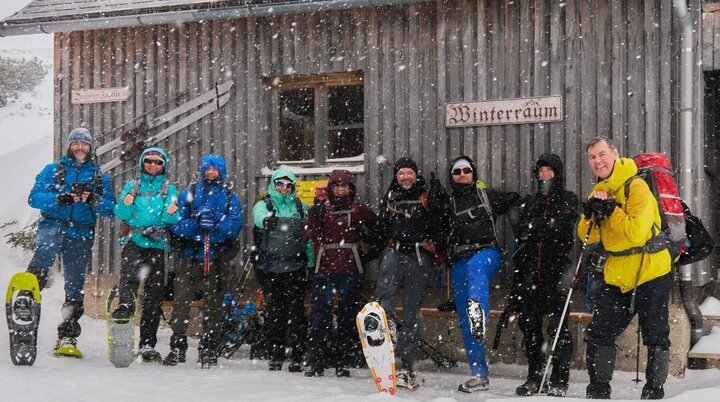 Gruppenfoto am Wiesberghaus, Februar 2023 | © Alexander Goebel 2023